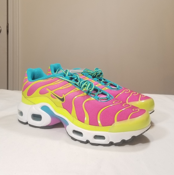 Nike Air Max Plus Volt CW5840 700 - Picture 2 of 9